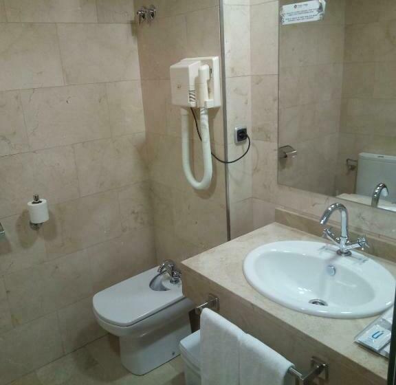 غرفة قياسية ثلاثية, Olimpia Hoteles