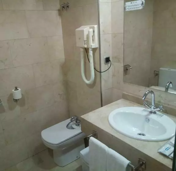 اتاق استاندارد سه نفره, Olimpia Hoteles