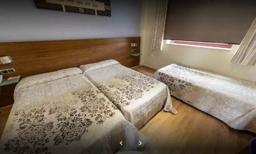 اتاق استاندارد سه نفره, Olimpia Hoteles