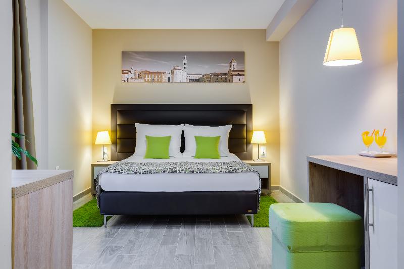 חדר קלאסי, Pinija