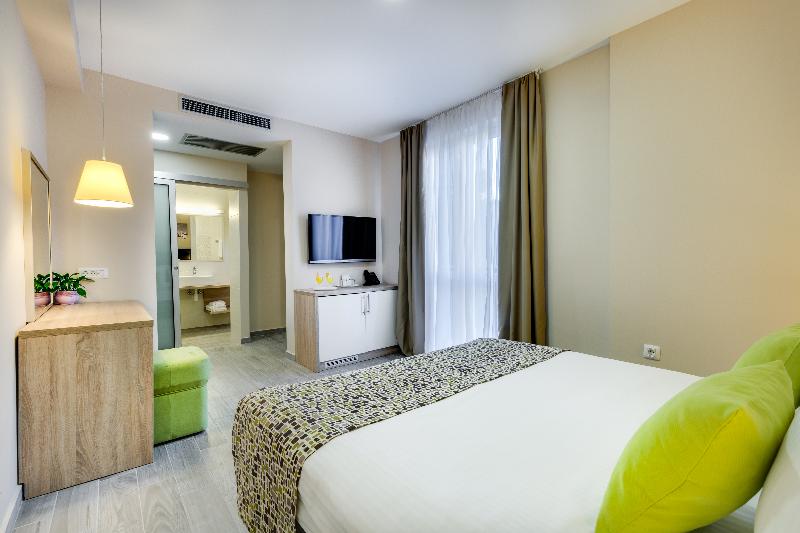 חדר קלאסי, Pinija