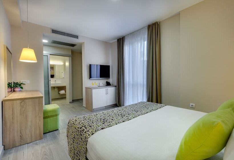 חדר קלאסי, Pinija