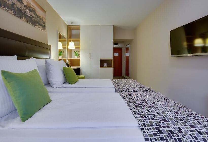 חדר פרמיום עם מרפסת, Pinija