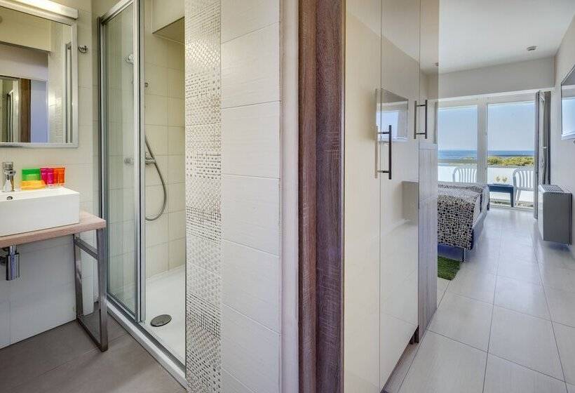 חדר פרמיום נוף לים, Pinija