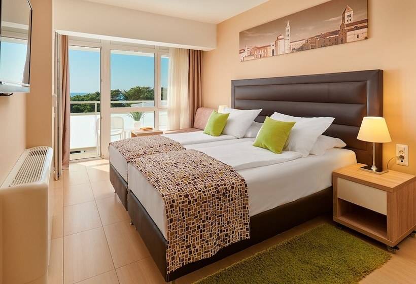 חדר פרמיום עם מרפסת, Pinija