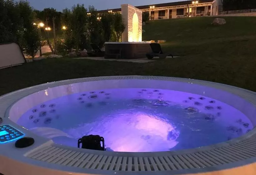 اتاق لوکس, Relais Masseria Serritella