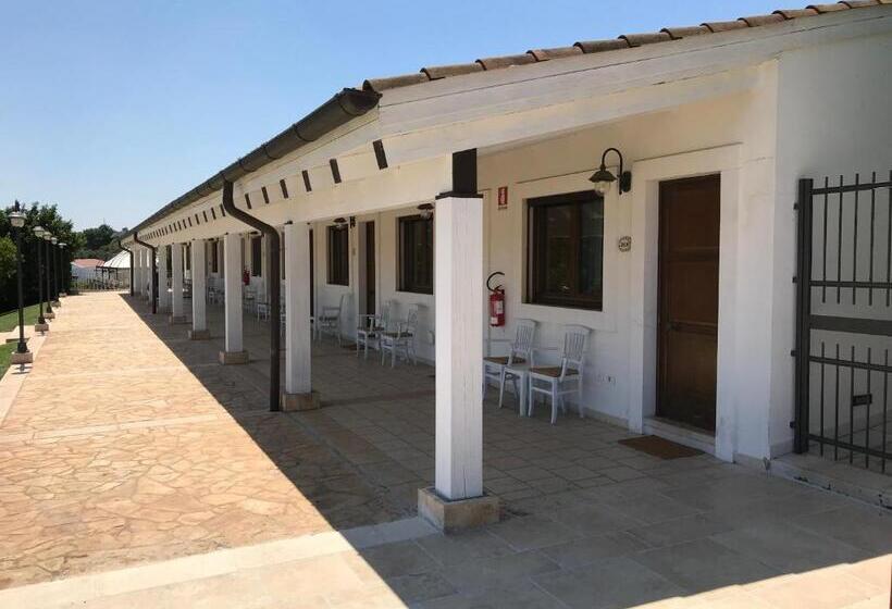 디럭스 트리플 룸, Relais Masseria Serritella