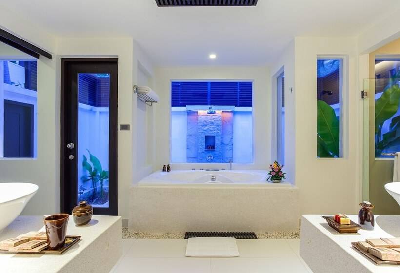 فيلا ديلوكس غرفة نوم, The Racha