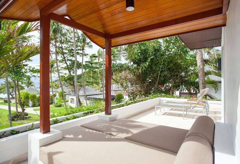 جناح مزود بحمام سباحة, The Racha