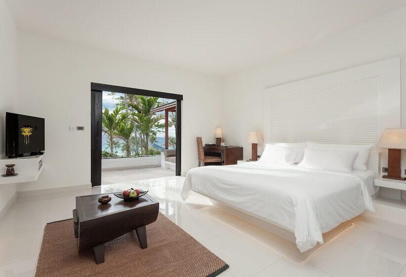 جناح مزود بحمام سباحة, The Racha