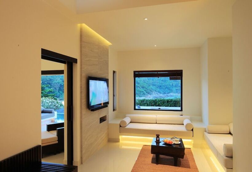 جناح مطلّ علي البحر, The Racha