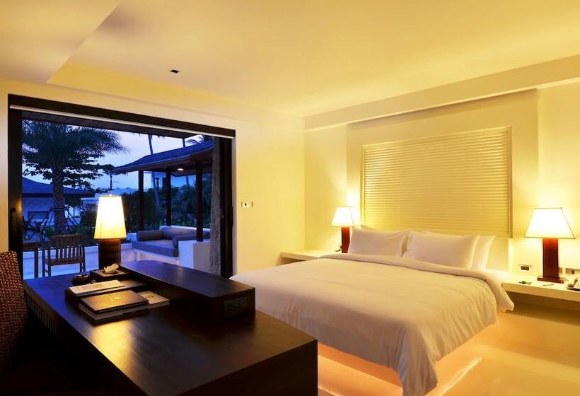 جناح مزود بحمام سباحة, The Racha