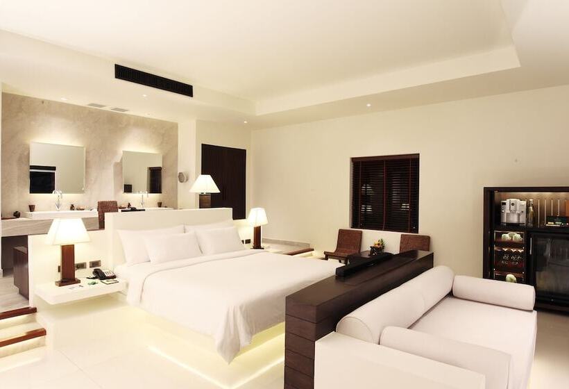 جناح مطلّ علي البحر, The Racha