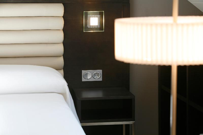 غرفة ديلوكس مطلة على حمام السباحة, The Racha