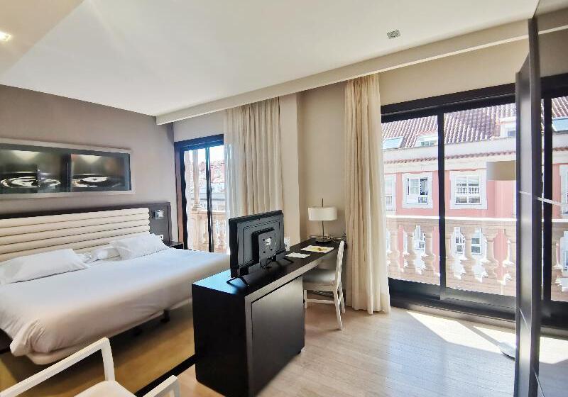 غرفة ديلوكس مطلة على حمام السباحة, The Racha