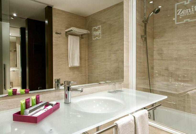 스탠다드 트리플 룸, Zenit Pamplona