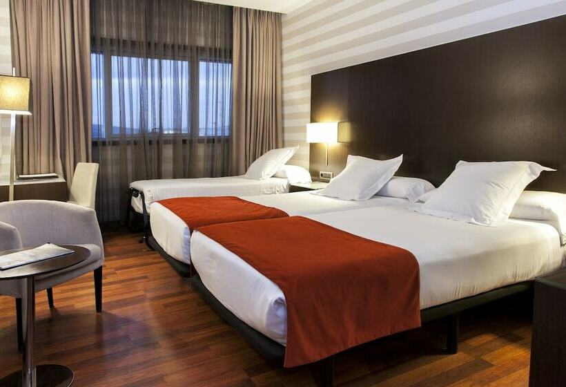 스탠다드 트리플 룸, Zenit Pamplona