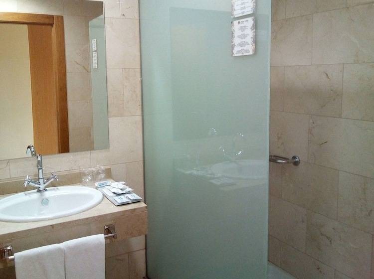 اتاق استاندارد سه نفره, Olimpia Hoteles