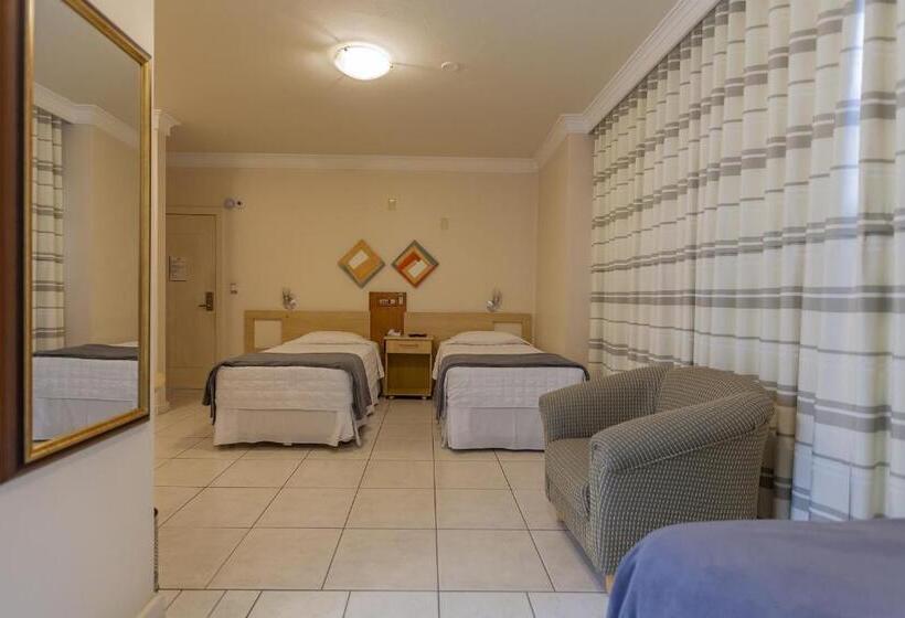 اتاق لوکس سه تخته, Tri Hotel Executive Criciúma