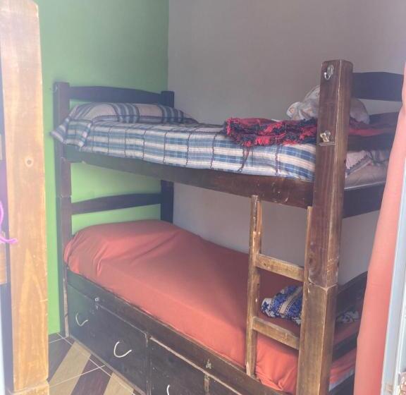 سرير فى غرفة مشتركه, Valizas Hostel