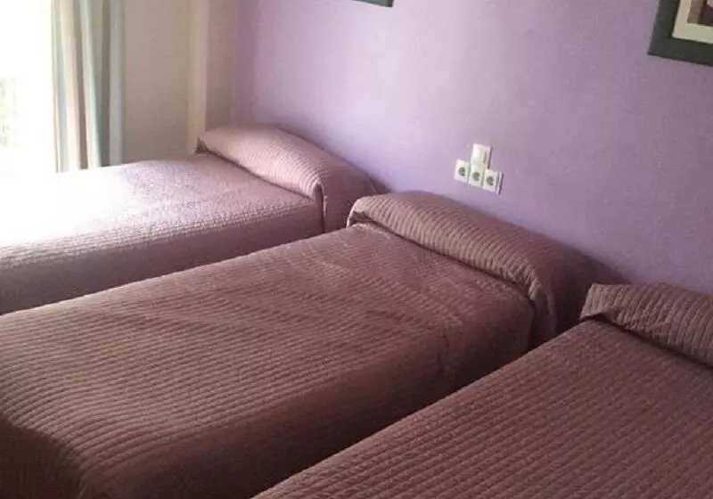اتاق استاندارد سه نفره, Marbella