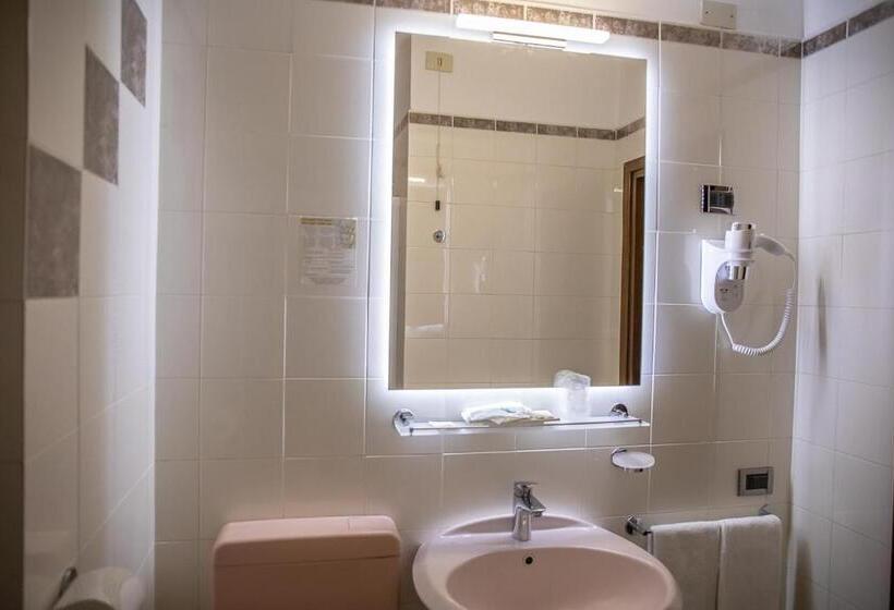 اتاق استاندارد یک نفره, Albergo Cappello E Cadore