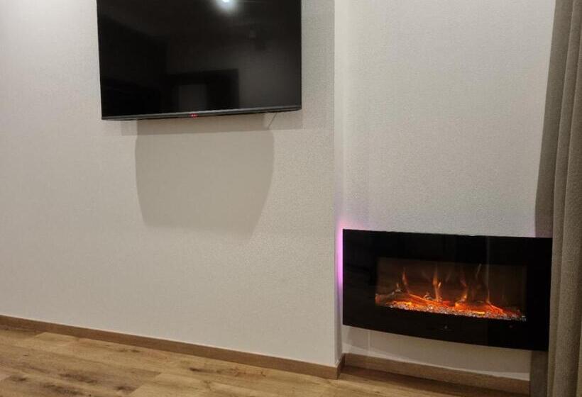 سوییت لوکس, Albergo Cappello E Cadore