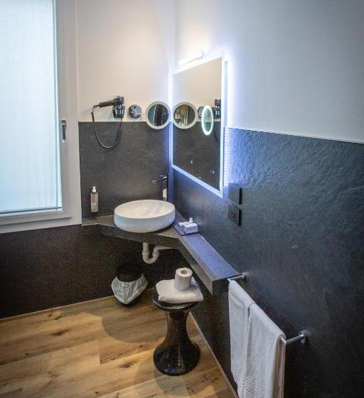 سوییت لوکس, Albergo Cappello E Cadore