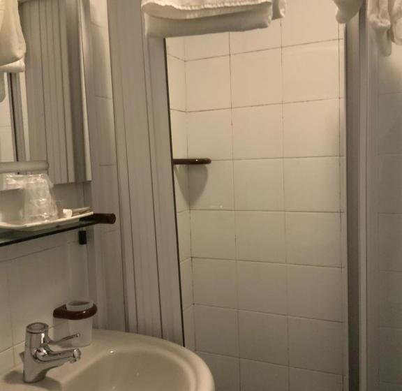 اتاق اکونومی, Albergo Cappello E Cadore