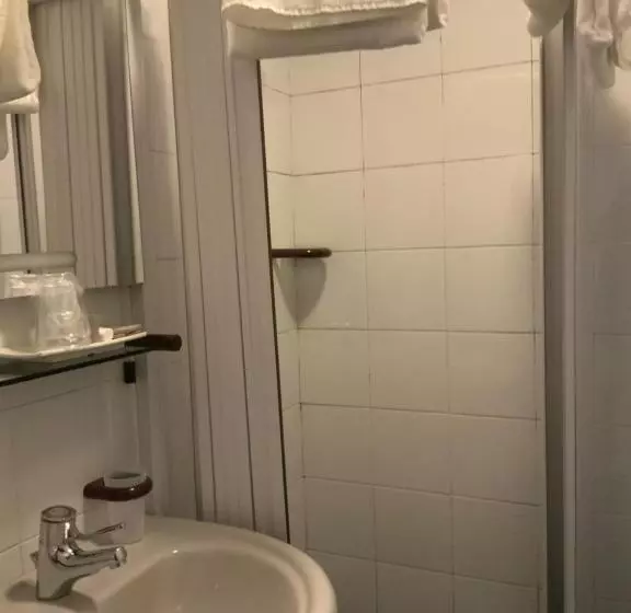 エコノミールーム, Albergo Cappello E Cadore