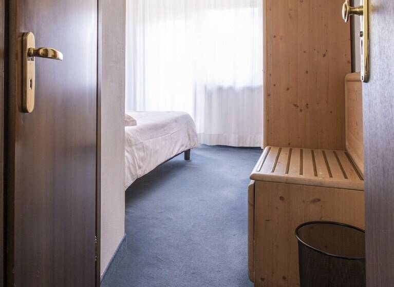اتاق استاندارد یک نفره, Albergo Cappello E Cadore