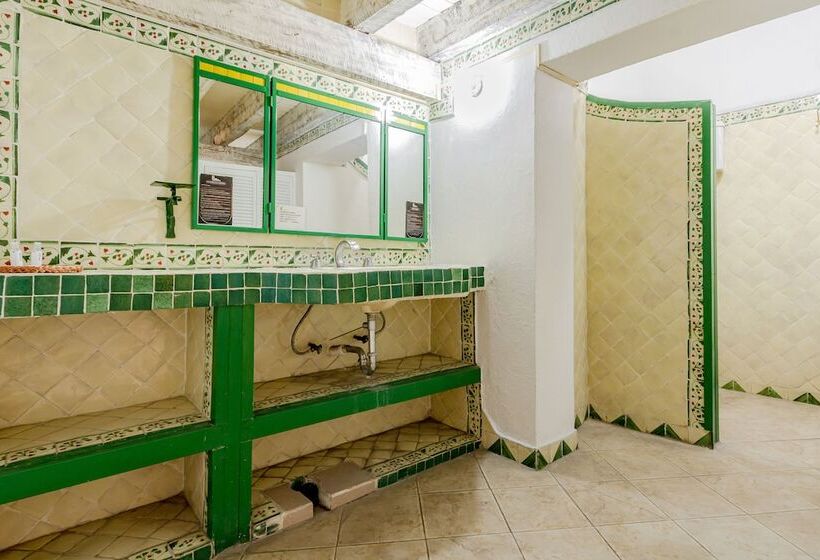 اتاق خانوادگی, Ayenda Meson De San Sebastian