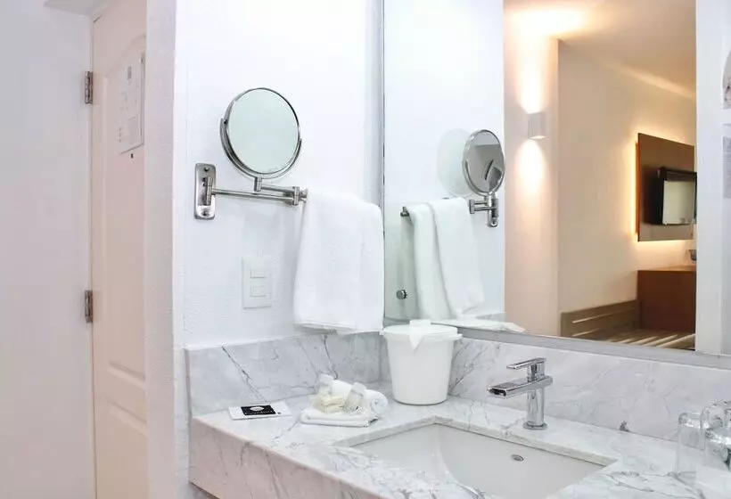اتاق استاندارد با 2 تخت دوبل, Comfort Inn Monterrey Valle