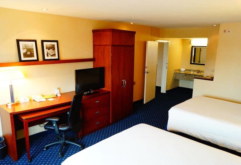 带2个双人床的标准工作室, Courtyard Monterrey San Jeronimo