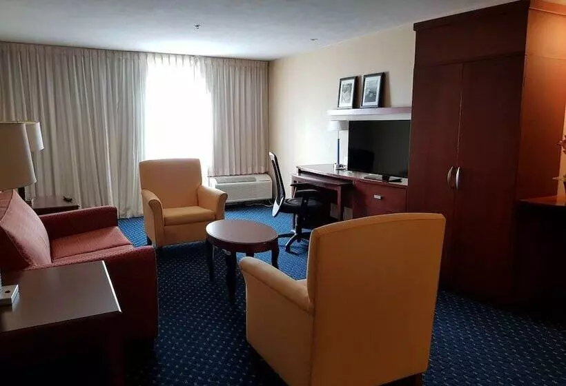 سوییت, Courtyard Monterrey San Jeronimo