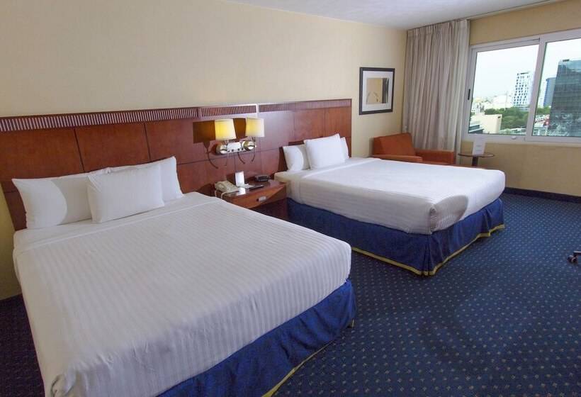 带2个双人床的标准工作室, Courtyard Monterrey San Jeronimo