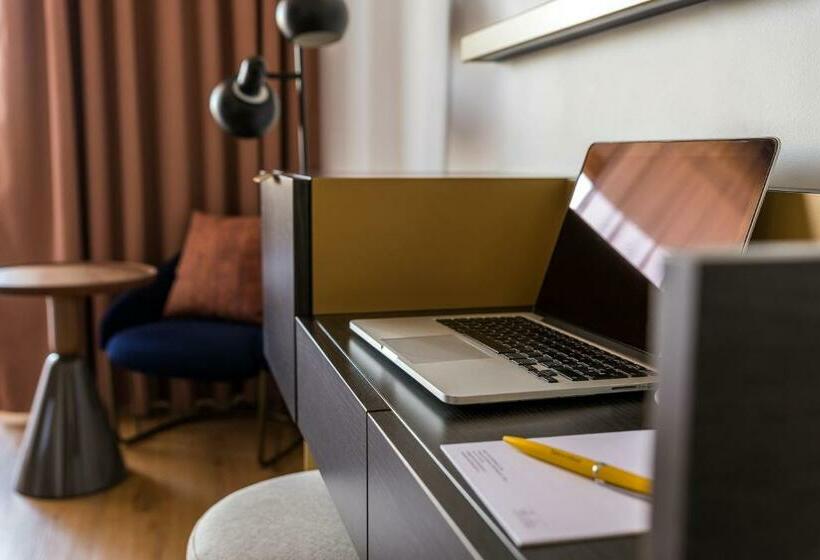 اتاق سوپریور با تخت بزرگ, Hôtel Villa Massalia