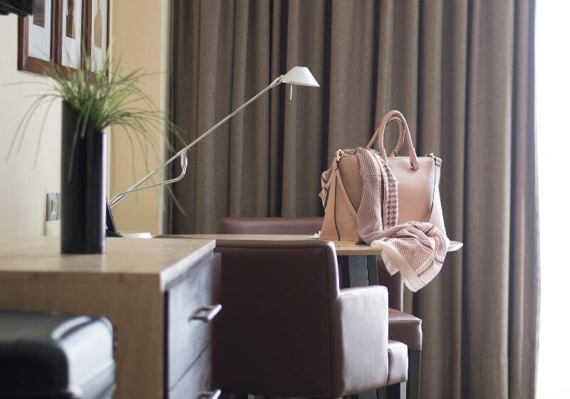 Club Room King Bed, Grand Fiesta Americana Queretaro