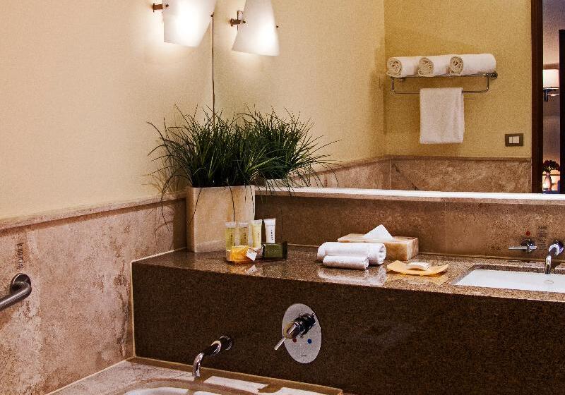 Номер Deluxe Кровать Кинг, Grand Fiesta Americana Queretaro