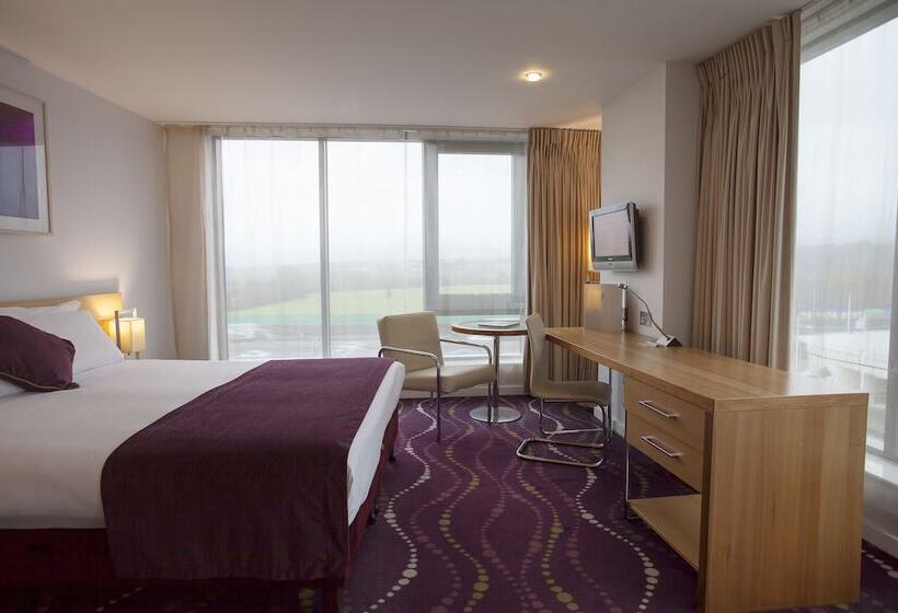 Camera Standard, Louis Fitzgerald