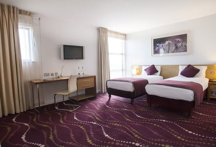 Camera Standard, Louis Fitzgerald