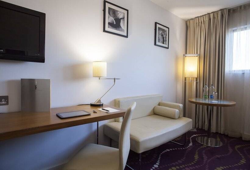 Camera Standard Individuale, Louis Fitzgerald