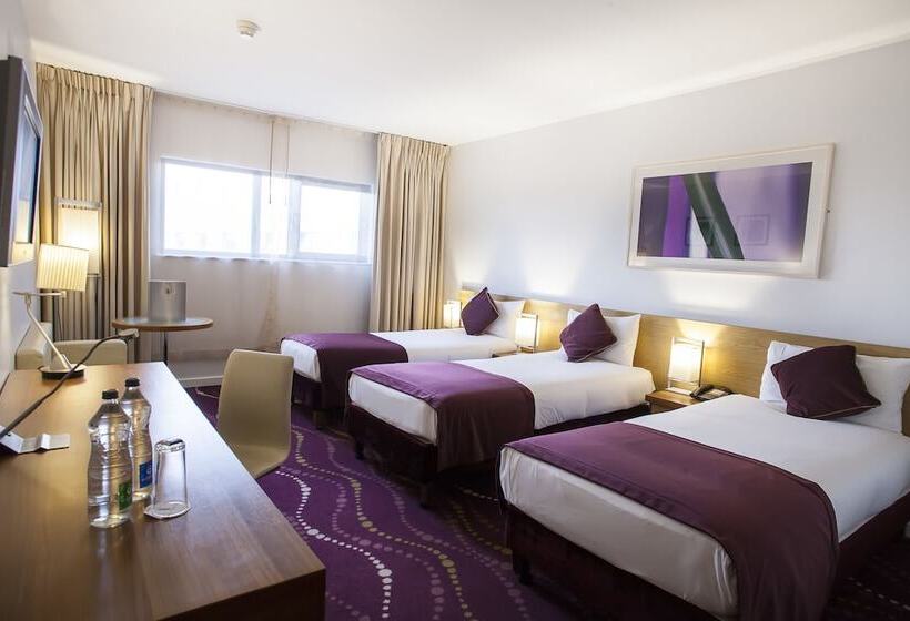 Camera Tripla Standard, Louis Fitzgerald