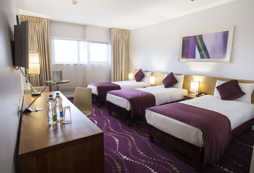 Camera Tripla Standard, Louis Fitzgerald