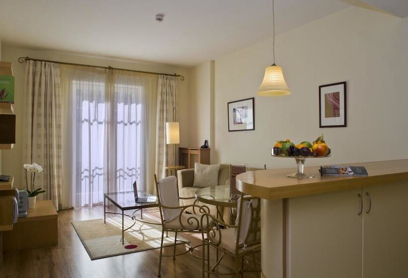 Люкс Повышенной Комфортности, Mamaison Residence Izabella Budapest