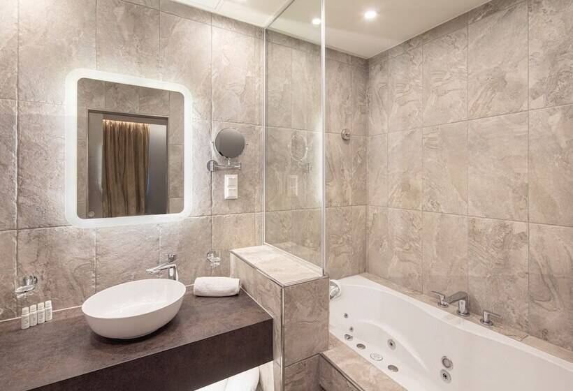 Люкс, Mamaison Residence Izabella Budapest