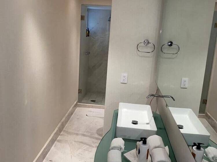 スイート, Residence L´ Heritage Tennyson By Bluebay