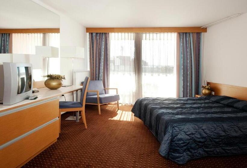 غرفة عائلية, Vile Park