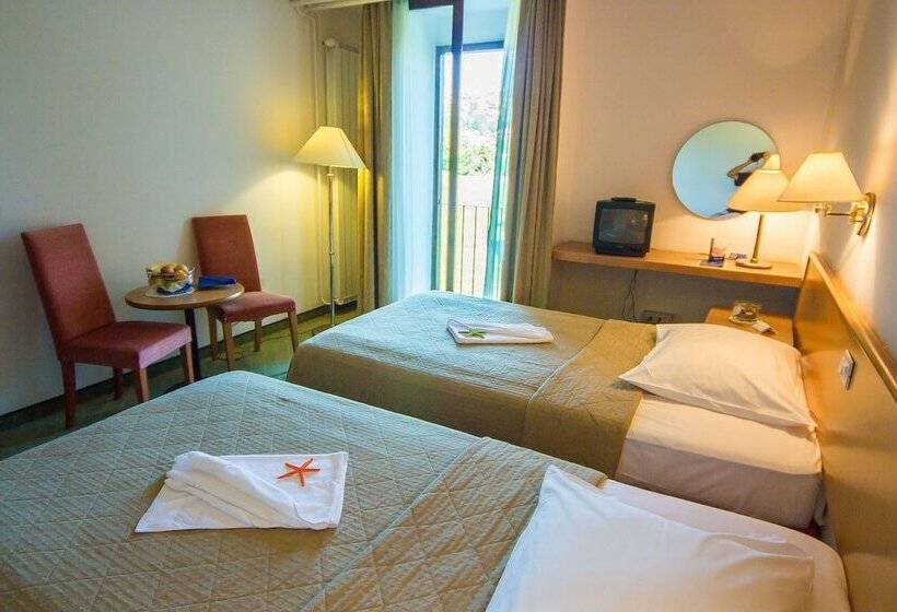 غرفة قياسية مزوَّدة بشُرفة, Vile Park