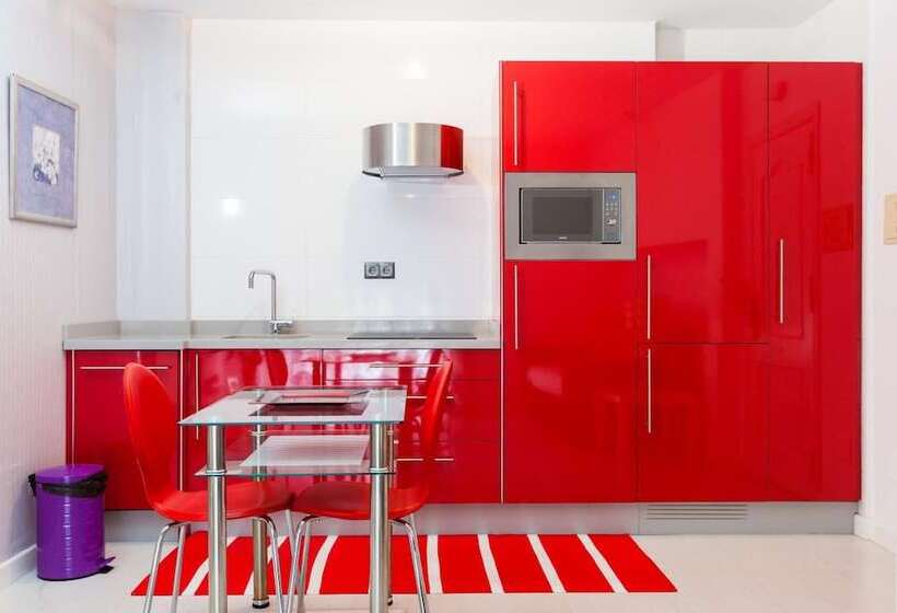 スタンダードスタジオ, Apartamentos Abril